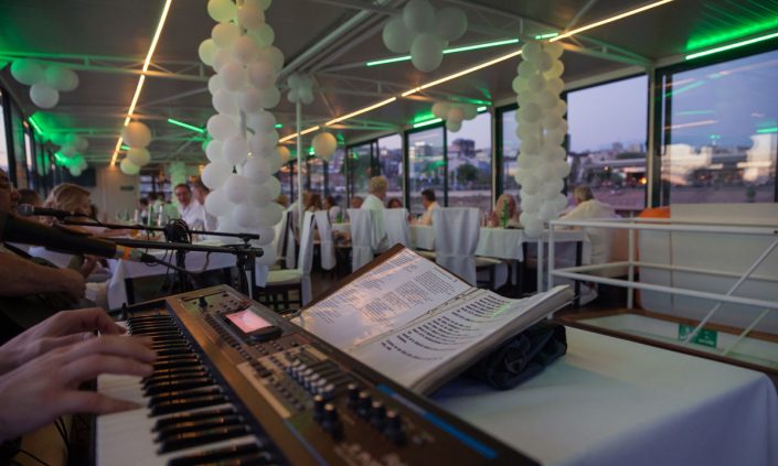 Organizujte kongrese i promocije u restoranu na brodu uz krstarenje Beogradom, Dunavom i Savom.